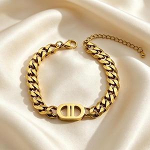 Bracciale a catena cubana in acciaio al titanio unisex con doppia lettera D, placcato oro, anallergico, gioiello da festa, regalo, per uso quotidiano - Product Image 3
