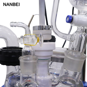 เครื่องปฏิกรณ์แก้วสำหรับห้องปฏิบัติการเคมีขนาด 100 ลิตร แบบแรงดันสูง ดีไซน์แบบมีแจ็คเก็ตสองชั้น - Product Image 4