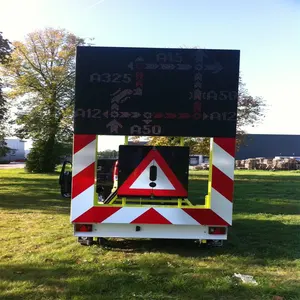 Panneau de remorque VMS led portable polychrome, panneau de message de remorque solaire, panneau de message de construction de route, contrôle du trafic routier, avertissement