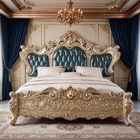 Maßgefertigtes Barock-Stil Doppelbett mit Schwerem Relief, Blattgold, Smaragdgrünem Polster und Geschnitztem Fußteil für Hotelsuiten