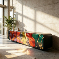 Support TV à motif abstrait fluide et coloré, cadre en fibre de verre, corps arrondi noir pour un espace de vie moderne et artistique