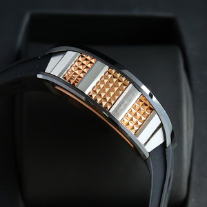 Reloj de Pulsera para Caballero, Mecánico Automático, Deportivo, con Manecillas Luminosas, Dorado Rosa, Diseño de Dedo en Roca, Fibra de Carbono Negra - Product Image 2