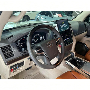 Toyota Land Cruiser 2019 Usado, 5.7L V8 3UR-FE 8AT, Tracción 4x4 Permanente, VXR, Especificaciones GCC, SUV de 7 Asientos, Bajo Kilometraje, Sin Accidentes - Product Image 3