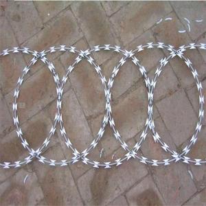<span class=keywords><strong>Alambre</strong></span> de púas de hierro galvanizado doble concertina de bajo precio y más vendido <span class=keywords><strong>para</strong></span> protección en prisiones - Product Image 3