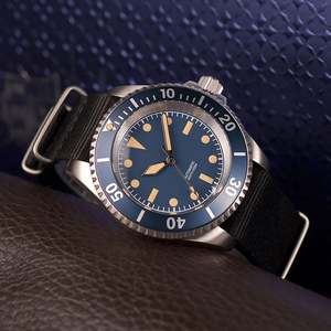 Montre de plongée automatique mécanique NH38 rétro lumineuse en acier inoxydable avec verre saphir 20 ATM, faible MOQ personnalisé, pour homme, en vente - Product Image 2