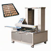 Machine d'agencement de plateaux entièrement automatique à grande vitesse, chargeur de plateaux en acier inoxydable pour l'agencement de gâteaux de lune, biscuits, raviolis, pâtisseries et pains