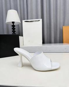 Mules et sandales à enfiler pour <span class=keywords><strong>femme</strong></span>, en <span class=keywords><strong>cuir</strong></span> verni, à bout carré et talon évasé, confortables, inspirées des créateurs, couleur rouge bordeaux, pour soirée et mariage - Product Image 4
