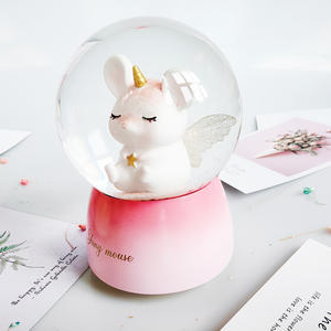 كرة ثلجية كريستالية اصطناعية لهدايا عيد الميلاد، زينة صغيرة للأطفال، كرة زجاجية من الراتنج مع إضاءة LED - Product Image 2