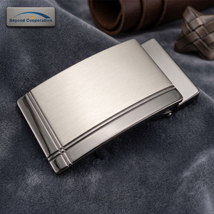 <span class=keywords><strong>Boucle</strong></span> de <span class=keywords><strong>ceinture</strong></span> réversible 35 mm en alliage de zinc, finition canon de fusil brillant, pour homme, avec griffes de maintien, pour <span class=keywords><strong>ceinture</strong></span> de costume italienne, logo personnalisé - Product Image 1
