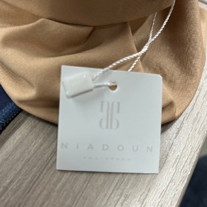 Hijab de gasa con estampado de nuevo diseño de alta calidad, suave y elegante con gran flujo de aire, patrones de Argyle de hojas de longitud cuadrada favorecedores - Product Image 5