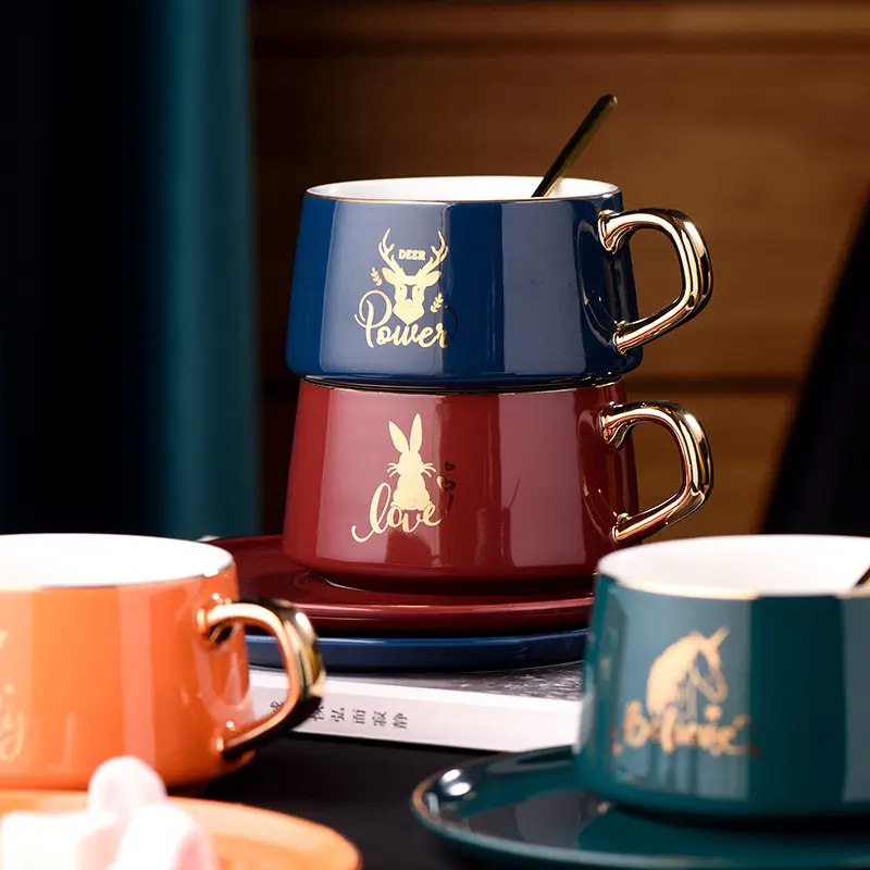 Tasse à thé de noël en céramique dorée, vente en gros, glaçure mate et brillante, tasse à café cappuccino avec soucoupe