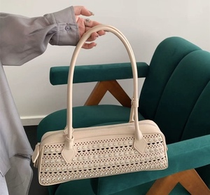 Bolso de Mujer Estilo Retro Bad Girl, Primavera/Verano, Nuevo con Cierre de Cremallera, Asa Única, Adornado con Diamantes, Diseño Calado en PU - Product Image 1