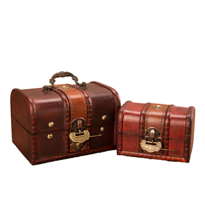 Caja de Almacenamiento de Joyas de Madera Tallada en Forma de Cofre Pirata, Estilo Retro Vintage, Artesanía para el Día del Padre - Product Image 1