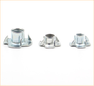Conectores de Muebles Modernos Plateados con Tornillos de Cuatro Puntas Preinstalados para Incrustaciones de Madera y Soportes de Estantes - Product Image 3