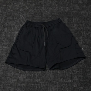 Shorts respirants pour hommes avec logo personnalisé, taille à cordon de serrage et logo brodé, style décontracté, couleur unie, tissu tricoté - Product Image 2