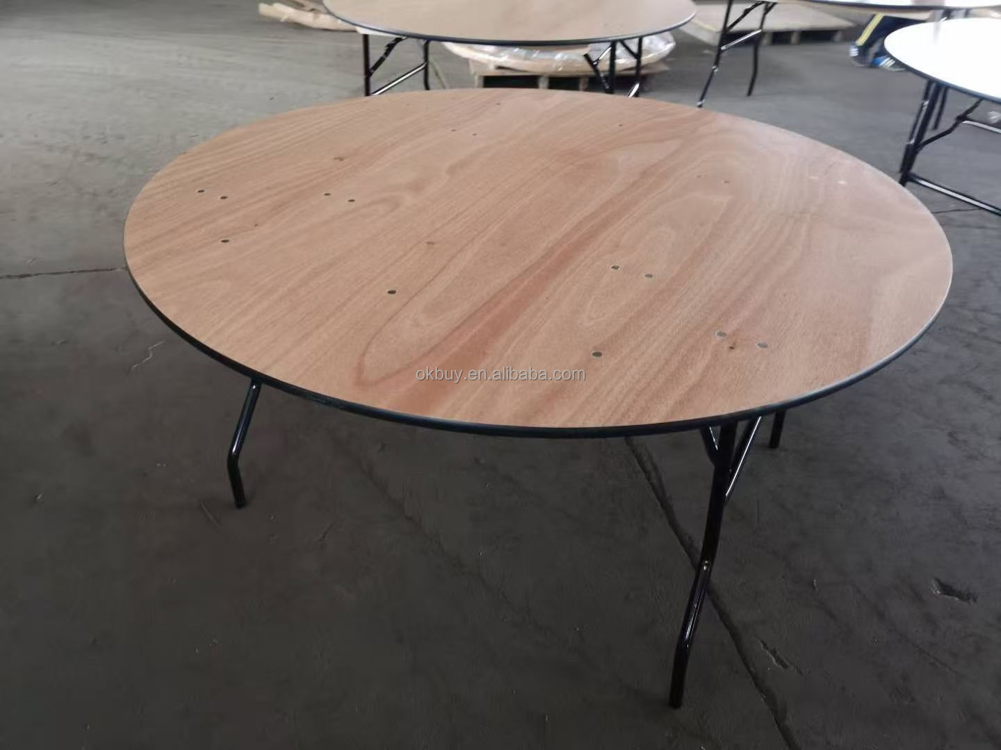 152cm diameter round table
