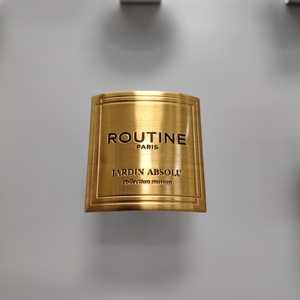 Etiquetas Adhesivas de Lujo para Botellas de Perfume, Resistentes al Agua, con Estampado Dorado en Aluminio, Personalizadas para Cosméticos - Product Image 4