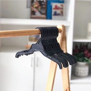 Paquete de 10 Perchas Ahorradoras de Espacio HWT de 35 cm, 2 Niveles, Negras, de Polipropileno Moldeado por Inyección, Antideslizantes, Organizador de Ropa, Ganchos para Armario - Product Image 1