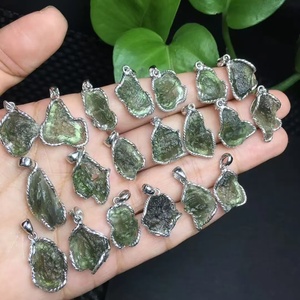 Bán buôn tự nhiên chất lượng cao 925 bạc tự nhiên Séc moldavite Mặt dây chuyền cho đồ trang sức thời trang - Product Image 1