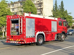 Chine Top fabricant Dongfeng 6000 litres <span class=keywords><strong>camion</strong></span> de pompiers bas prix à vendre <span class=keywords><strong>camion</strong></span> de pompiers d'urgence 4X2 - Product Image 6