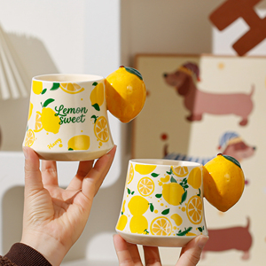 Tasses à café en porcelaine au design nordique moderne avec poignée en forme de citron, motif de fruits en relief, capacité de 390 ml, tasse en céramique avec logo personnalisé - Product Image 1