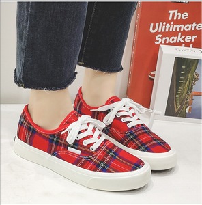 Zapatillas de lona bajas a cuadros para mujer, para todas las estaciones, con forro de algodón en la puntera y suela de goma, estilo casual urbano para estudiantes y skaters. - Product Image 5