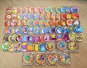 Venta al por mayor: Caja sorpresa de imanes de nevera estilo Pokémon pintados a mano, redondos de 65mm, con diseño de boceto artístico, iconos de habilidades de <span class=keywords><strong>anime</strong></span> y pegatinas para juegos de mesa - Product Image 6