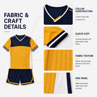 Tenue de football personnalisée pour jeunes : Maillot à manches courtes et short à rayures verticales et blocs de couleur pour l'entraînement quotidien des équipes de football pour enfants