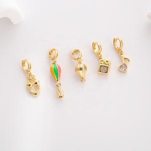 سلسلة السفر مشابك بتصميم ذاتي لأساور وقلائد ومجوهرات مطلية بالذهب عيار 18 قيراطًا، إكسسوارات تعليقة على شكل طائرة وحقيبة يد وبيكيني ونظارات - Product Image 6