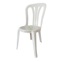 Chaise d'extérieur en plastique blanc empilable moderne