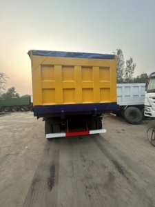 <span class=keywords><strong>Camion</strong></span> à benne basculante Shacman F3000 8X4 380HP à transmission manuelle Chine <span class=keywords><strong>Camion</strong></span> à benne pour ferme à essence à usage intensif - Product Image 4