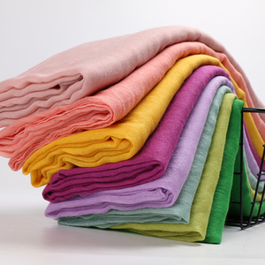 Venta al por mayor de fábrica <span class=keywords><strong>Bufandas</strong></span> de color sólido Regalo de promoción Chales baratos Hijab de viscosa Bufanda para mujer - Product Image 4