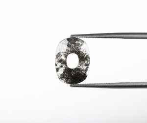 Anillo con Colgante en Forma de O con Diamante Cultivado en Laboratorio de Corte Brillante Redondo de Color Sal y Pimienta de 1.19 CT, 10.0x7.5mm, Certificado por IGI - Product Image 1