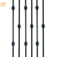 Balustre en fer forgé moderne et épuré avec collier de fixation pour escalier métallique, idéal pour la balustrade intérieure des escaliers.