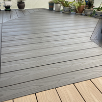 Plancher composite en WPC co-extrudé sans entretien, aspect bois naturel, résistant aux intempéries pour jardin extérieur