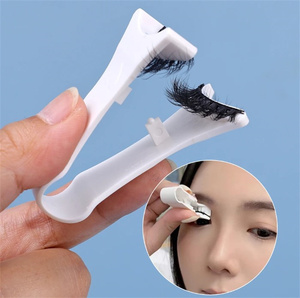 Applicateur magnétique en forme de U pour <span class=keywords><strong>cils</strong></span>, outil d'aide pour les <span class=keywords><strong>faux</strong></span> <span class=keywords><strong>cils</strong></span> magnétiques, <span class=keywords><strong>pince</strong></span> pour <span class=keywords><strong>faux</strong></span> <span class=keywords><strong>cils</strong></span>, économie d'effort et facile à utiliser, outils de maquillage - Product Image 2