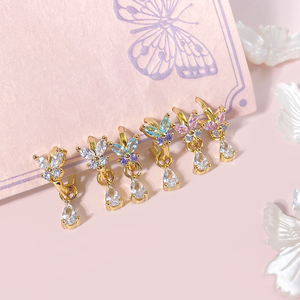 Listos para Enviar, Lindos y Modernos Pendientes de Aro con Mariposa de Circonita Cúbica Chapados en Oro de 18K para Mujer - Product Image 1