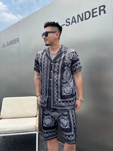 <span class=keywords><strong>Pigiama</strong></span> da <span class=keywords><strong>uomo</strong></span> in seta di lusso chiaro con fiori neri scuri <span class=keywords><strong>pantaloncini</strong></span> a maniche corte da notte da <span class=keywords><strong>uomo</strong></span> - Product Image 2