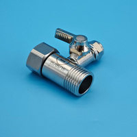 Un robinet à bille de connexion de 1/4 pouces pour l'entrée d'eau du purificateur d'eau, avec un interrupteur de distribution d'eau de cuisine.