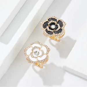Anillo con hebilla de flor, incrustaciones de diamantes de imitación en blanco y negro, banda ajustable para mujer, accesorio de joyería de moda - Product Image 2