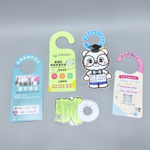 Permisos de estacionamiento de automóviles de PVC personalizados de alta calidad, etiqueta colgante en relieve, etiqueta de papel recubierto, colgador de puerta de tarjeta de pase de estacionamiento temporal - Product Image 1
