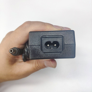Adaptador de Corriente de Entrada CA a CC de 15V 3A 2A C8 C14 Marca <span class=keywords><strong>Qida</strong></span> para Escritorio, Precio al por Mayor, con 2 Años de Garantía y 86% de Eficiencia - Product Image 4