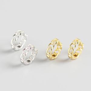 Pendientes <span class=keywords><strong>de</strong></span> aro <span class=keywords><strong>de</strong></span> cadena <span class=keywords><strong>de</strong></span> eslabones mínimos <span class=keywords><strong>de</strong></span> <span class=keywords><strong>Plata</strong></span> <span class=keywords><strong>de</strong></span> Ley 925 para mujer delicados Mini <span class=keywords><strong>aros</strong></span> Huggie con chapado en oro para boda o regalo - Product Image 1