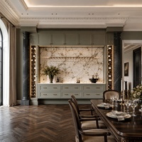 Buffet de salle à manger encastré de luxe néoclassique britannique avec colonne cannelée en marbre noir pour villa de prestige