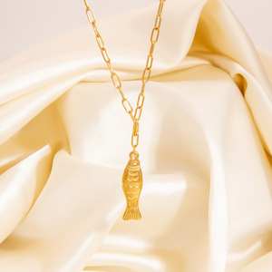 Collier pendentif poisson en acier inoxydable plaqué or 18 carats, chaîne de clavicule, bijoux de mode pour femmes, design animal du zodiaque - Product Image 2