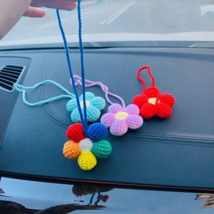 Colgante de Coche de Flores Tejidas a Crochet Hecho a Mano, Decoración Interior de Poliéster, Accesorio para Espejo Retrovisor, Estilo Moderno, Producto Terminado - Product Image 1
