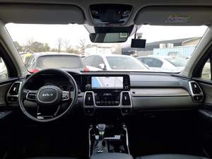 SUV familial diesel automatique Sorento 4ème génération 2023 noir, coffre électrique, prix raisonnable, voiture coréenne avec climatisation automatique et sièges chauffants - Product Image 5