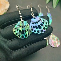 Boucles d'oreilles pendantes à double face en coquille de Paua naturelle sculptée à la main