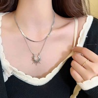 Collier en cuivre avec pendentif en résine tournesol double couche résistant à la décoloration, chaîne serpent, minimaliste, unisexe, subtilement luxueux, pour couples