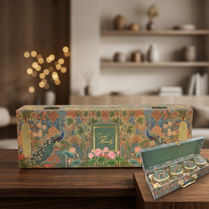 Caja de Regalo Artesanal de Resina Premium para Frutos Secos, 17x5x3.5 Pulgadas, con 4 Frascos, Tela Satén, Diseño Artístico con Patrón Animal Pintado a Mano - Product Image 1
